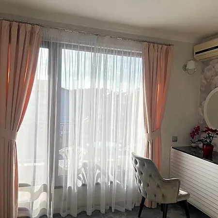 Lazur فندق